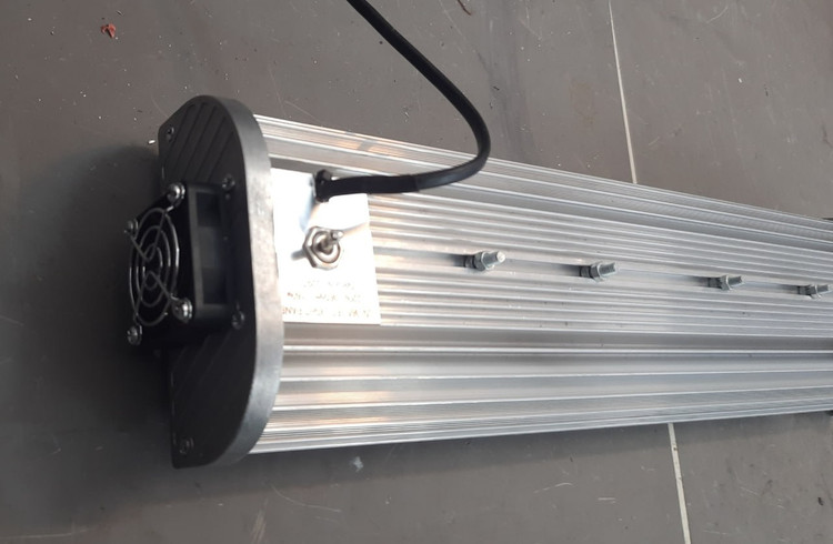 چراغ فرابنفش uv بالاسری 54 LED ( مناسب بازرسی فنی تست فلورسنت، صنایع هوایی، داروسازی، سنگ شناسی و عتیقه شناسی)