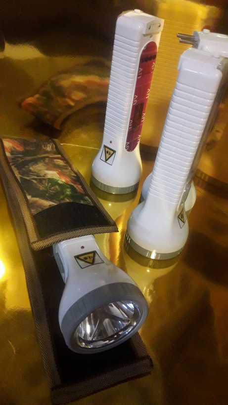 چراغ قوه فرابنفش یو وی یا ماوراء بنفش UV یا BLACK light مدل UV مناسب شکار سنگهای قیمتی ، گوهر شناسی، سنگ شناسی، کانی شناسی، صید عقرب، ماهیگیری